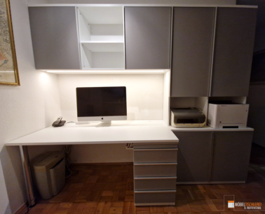 Arbeitsbereich | Arbeitszimmer in Grau